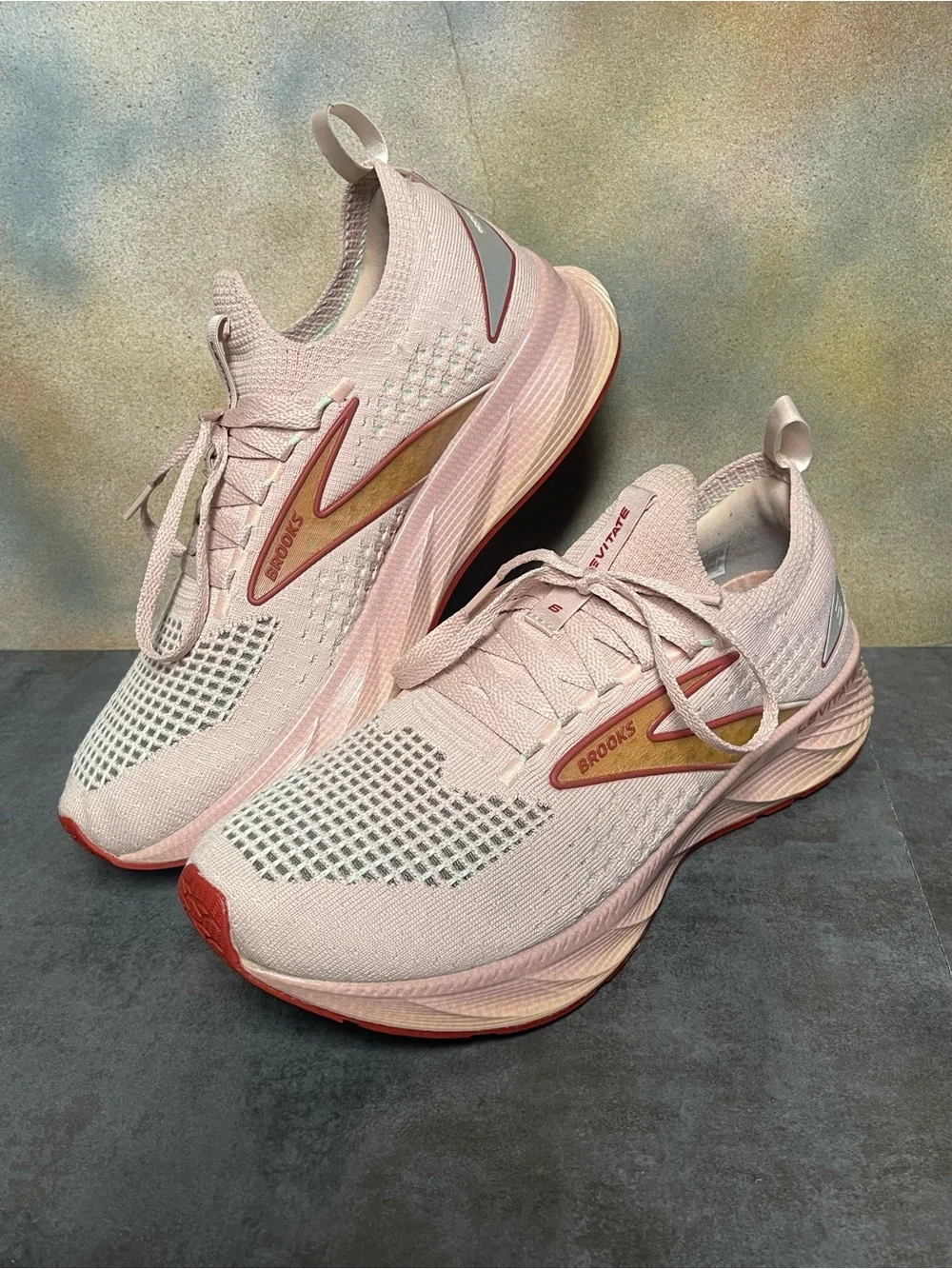 Brooks Levitate StealthFit 6 Womens Peach/Pink Running Shoes Size 8.5B